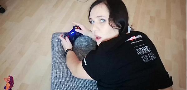  curvy german Gamer Girl gets fucked while gaming